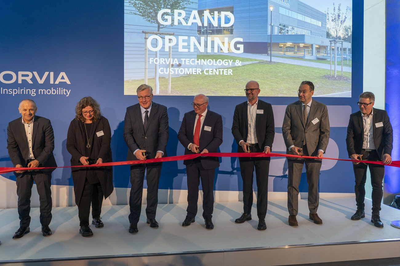 Faurecia Technology & Customer Center opens in Hanover