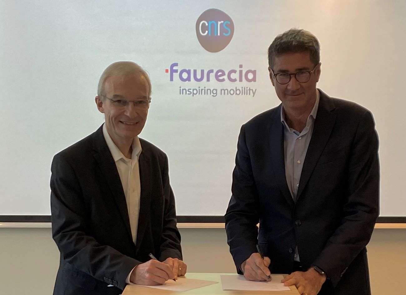 Faurecia and CNRS sign a research partnership